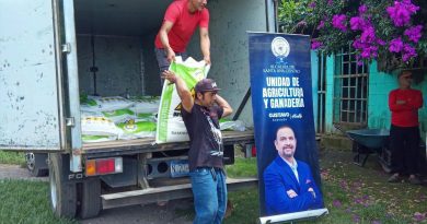 ALCALDÍA DE SANTA ANA CENTRO ENTREGA INSUMOS AGRÍCOLAS A PRODUCTORES DE CUTUMAY CAMONES Y EL MATAZANO