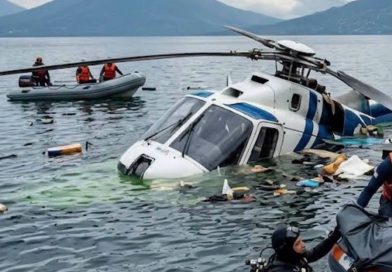 HELICÓPTERO CAE EN LAS AGUAS DEL LAGO DE ATITLÁN EN PANAJACHEL
