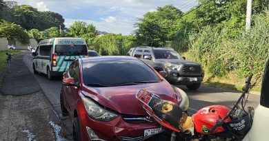 MOTOCICLISTA RESULTA LESIONADO EN ACCIDENTE DE TRÁNSITO FRENTE A UNICAES EN SANTA ANA