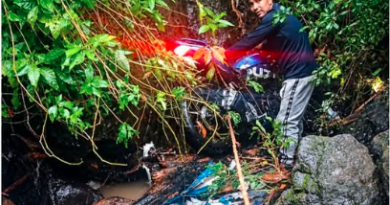 MOTOCICLISTA FUE RESCATADO TRAS SER ARRASTRADO POR CORRIENTE DE AGUA EN USULUTÁN