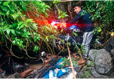 MOTOCICLISTA FUE RESCATADO TRAS SER ARRASTRADO POR CORRIENTE DE AGUA EN USULUTÁN
